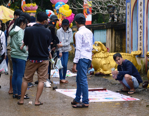 Cờ bạc công khai nhiều nơi