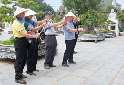 Du kh&aacute;ch Trung Quốc tham quan b&aacute;n đảo Sơn Tr&agrave;, TP Đ&agrave; Nẵng