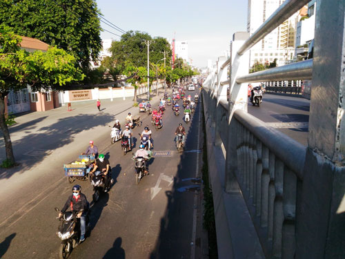 Hiểm nguy lan can cầu vượt