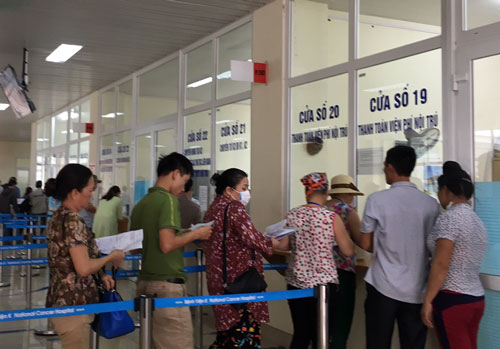 Người bệnh khó có thể hài lòng với thời gian khám bệnh chỉ 1-2 phút, trong khi phải chờ đợi cả giờ để làm xét nghiệm, chụp chiếu