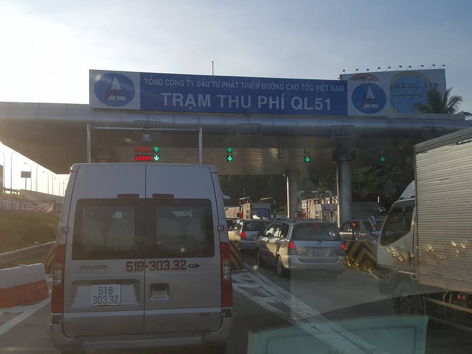 Cao tốc thành điểm đen… ùn tắc!