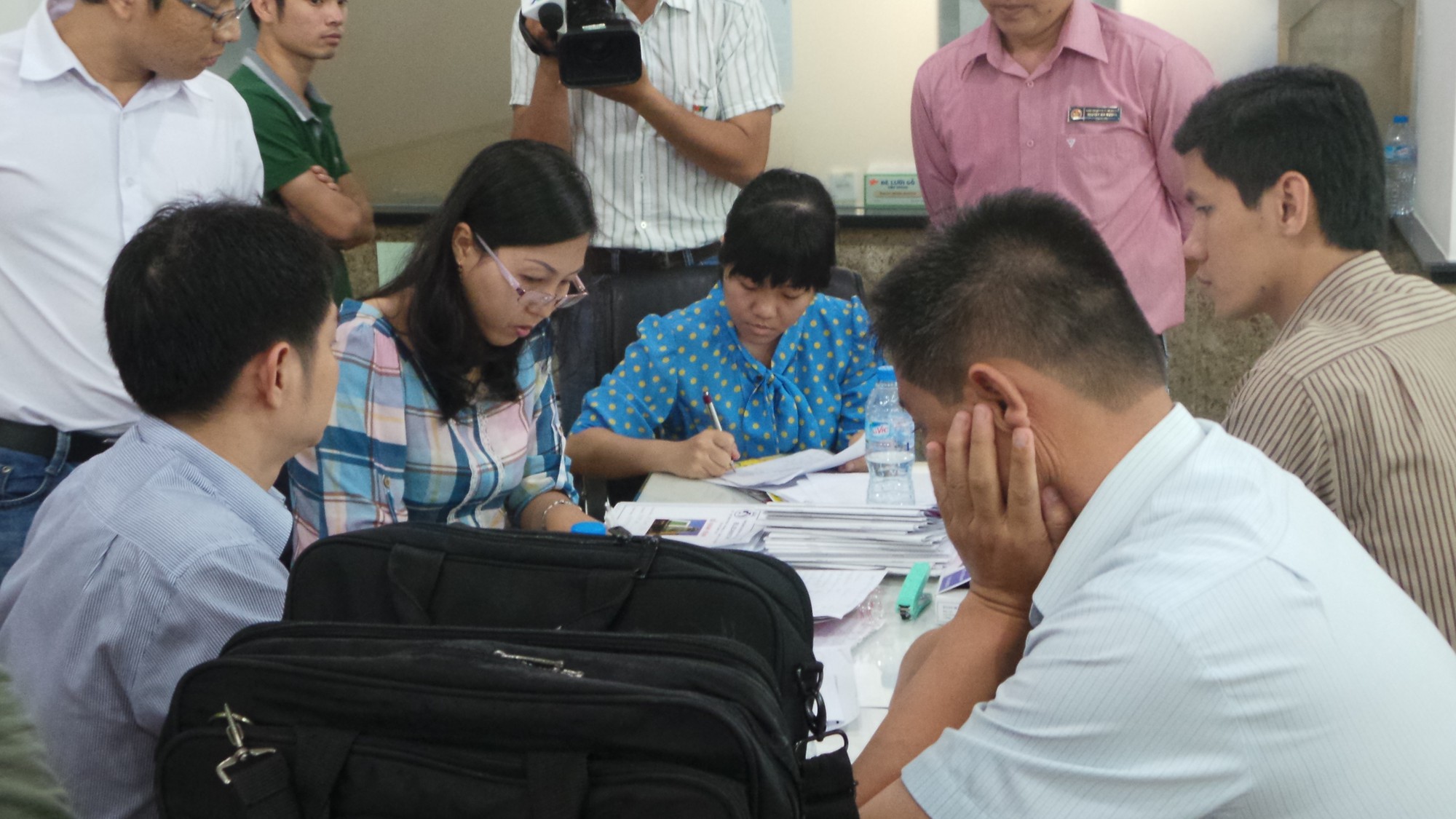 Hãy thôi đổ lỗi khách quan!
