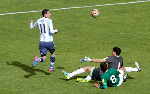 Vắng nhiều trụ cột hàng công, Di Maria không thể giúp Argentina tránh được thất bại trước Bolivia sáng 29-3 Ảnh: REUTERS