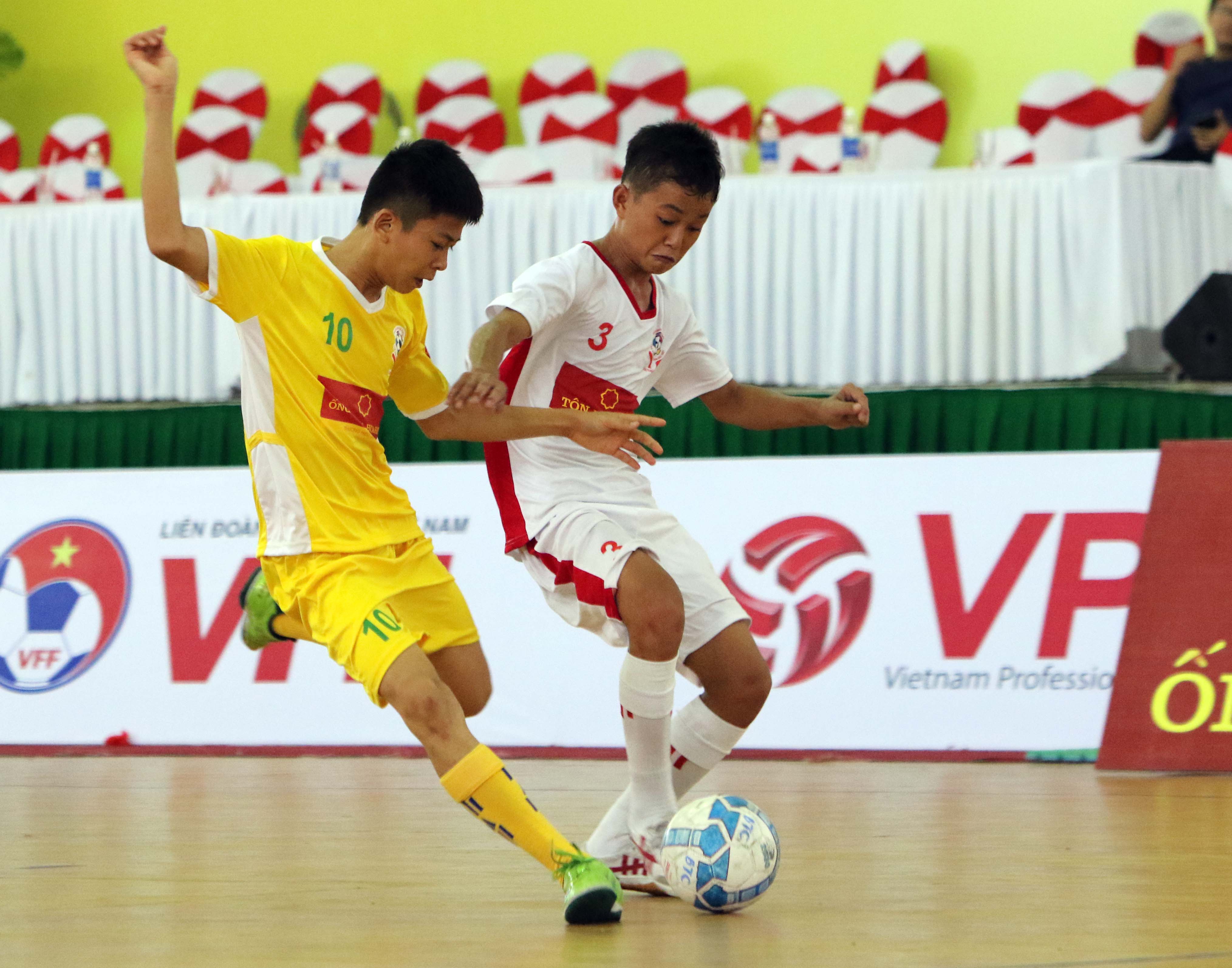 Xin gia hạn án để được chơi bóng đá