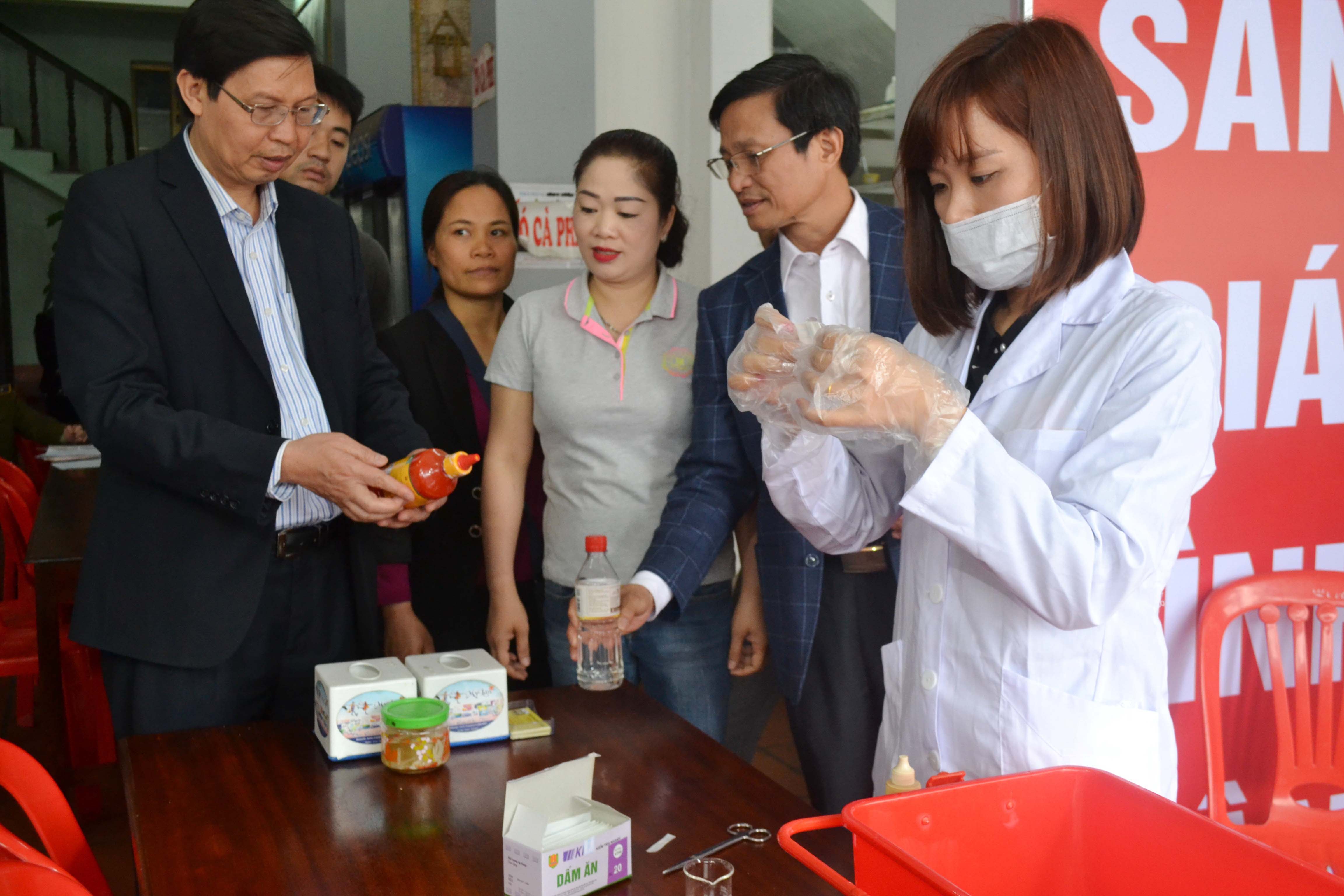 An toàn thực phẩm ở “giới hạn đỏ”