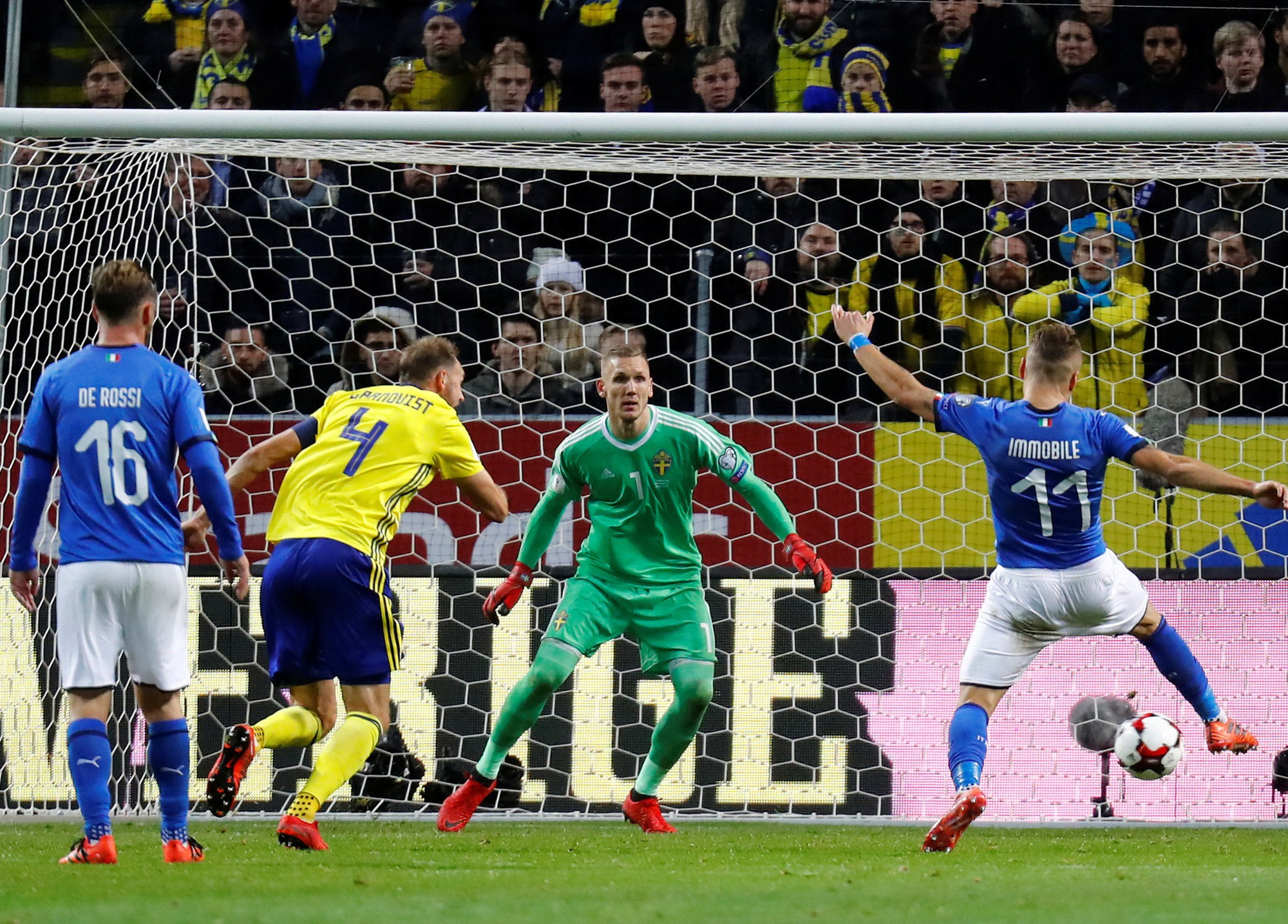 Ý trước cửa hẹp World Cup