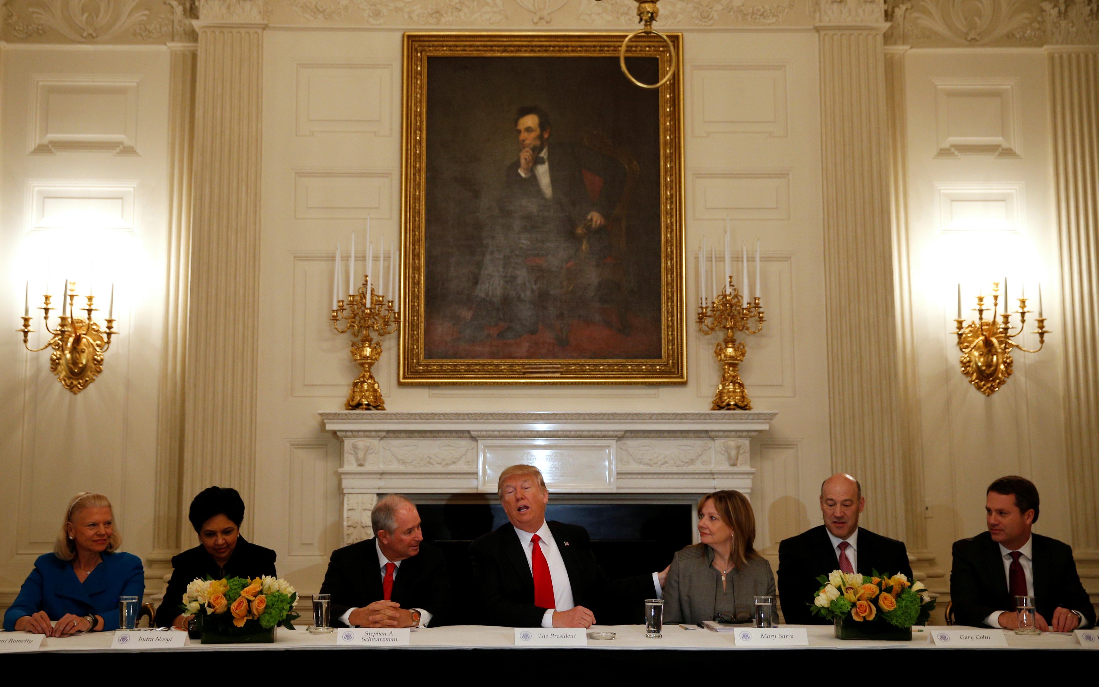 Sắc lệnh của ông Trump gây lo lắng