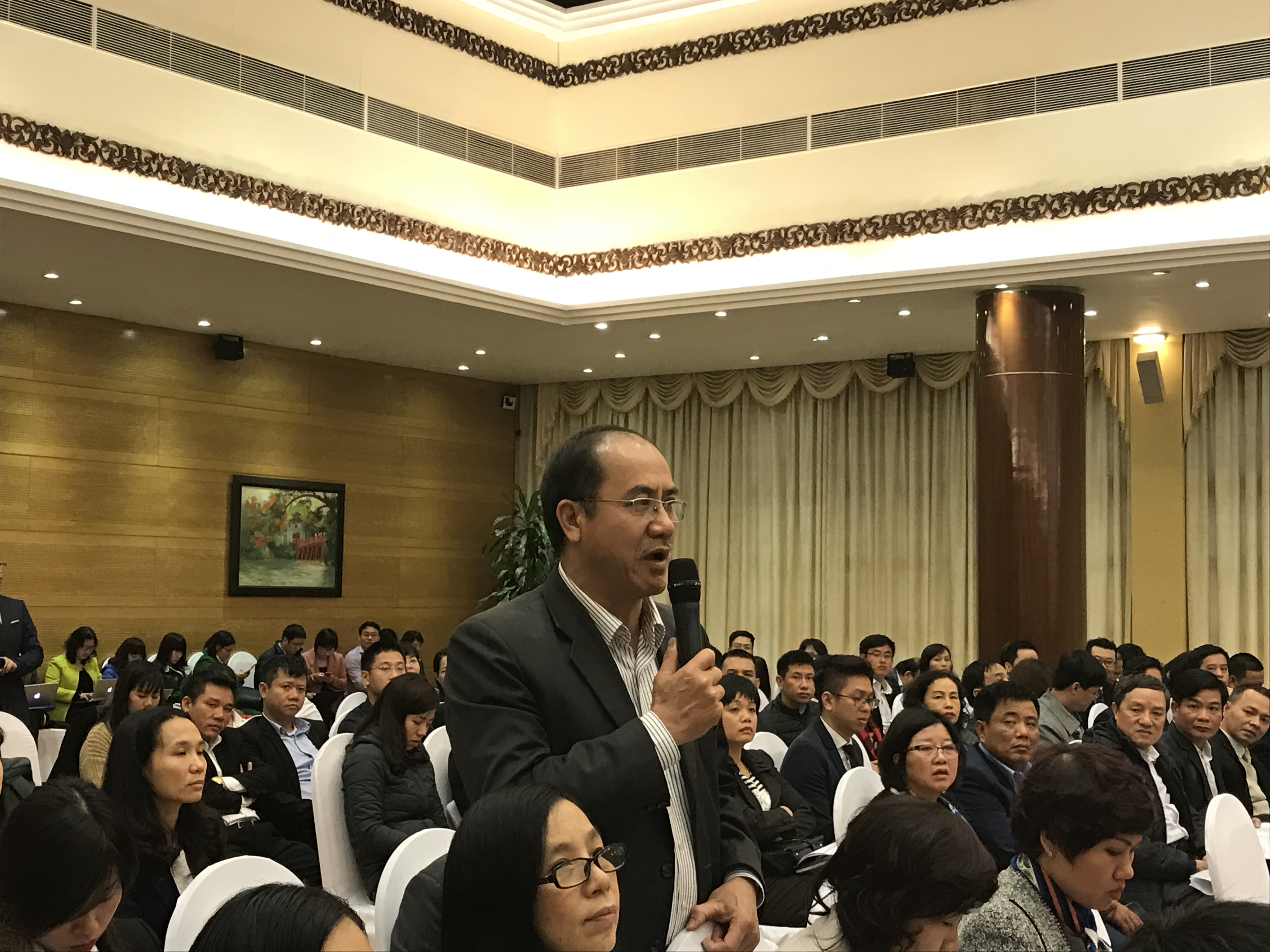 XKLĐ: “Trên trải thảm, dưới rải đinh”