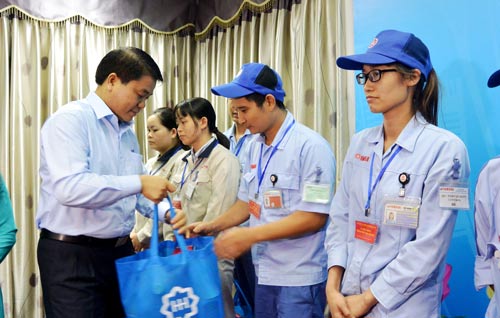 Đối thoại với công nhân
