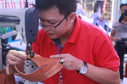 Làn gió mới cho nghề giày truyền thống
