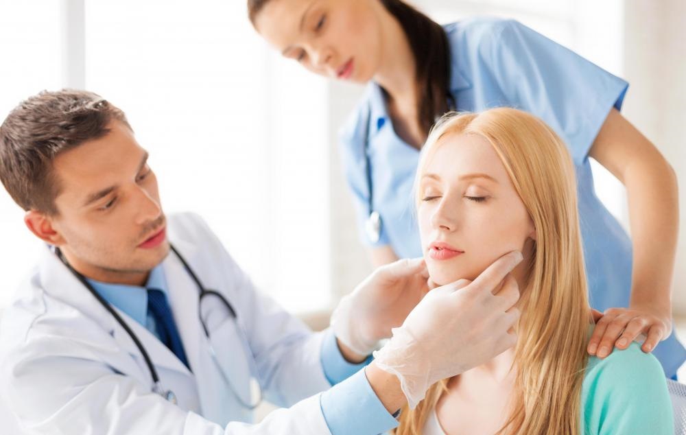 6 thói quen khiến người Việt dễ mắc ung thư vòm họng