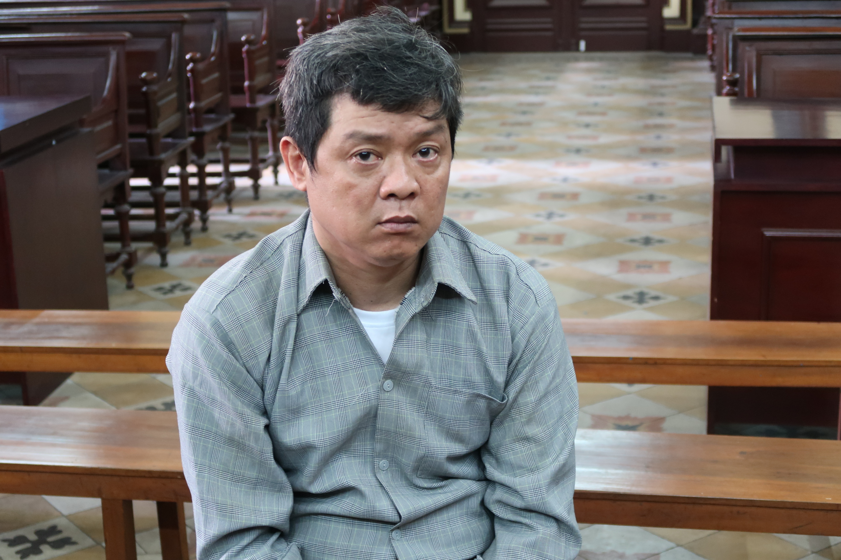 "Chạy trường" đại học, hai người mẹ ra tòa
