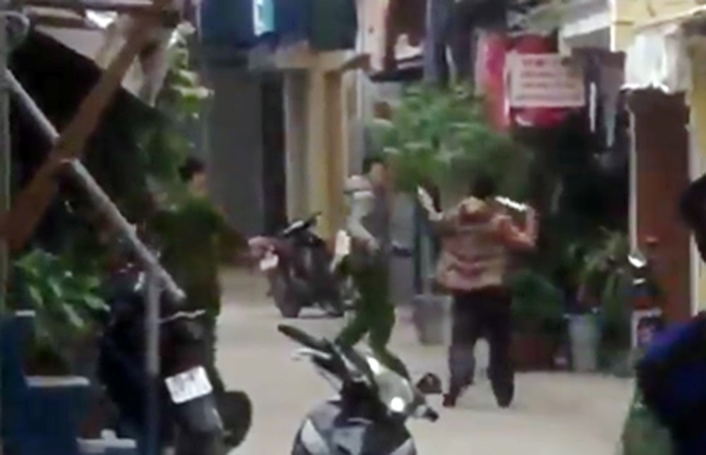 Phó công an phường bị đâm vào cổ, trọng thương