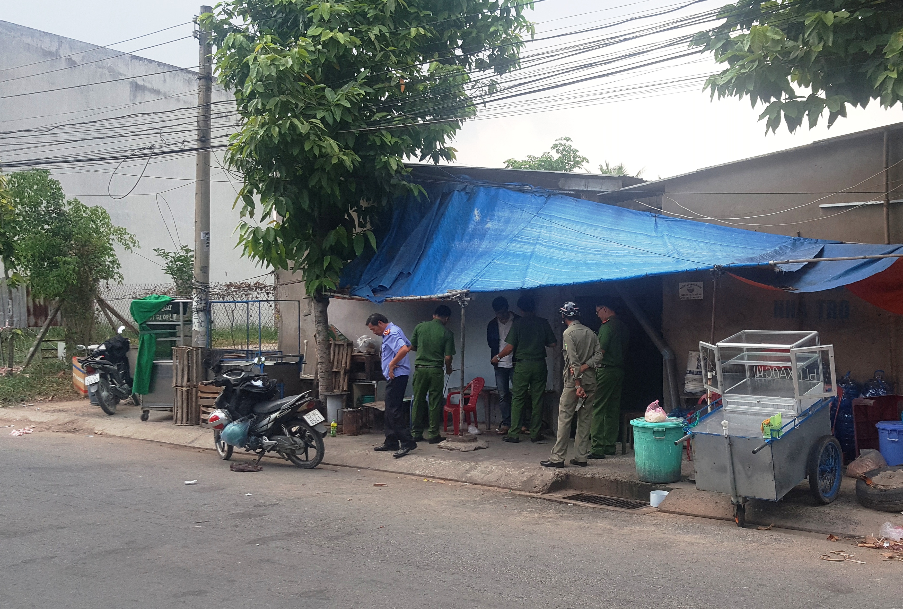 Công an đến khám nghiệm hiện trường