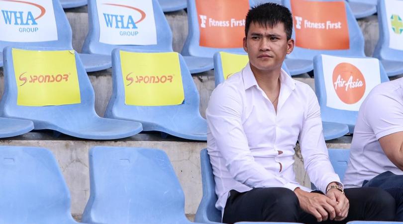 Sang Th&aacute;i Lan, C&ocirc;ng Vinh kh&ocirc;ng d&aacute;m trốn vợ đi chơi - Ảnh 1.