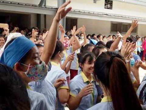 Hàng ngàn công nhân ngừng việc tập thể