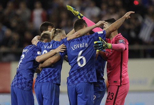 Bắc Ireland kh&oacute;c hận, Thụy Sĩ đoạt v&eacute; dự World Cup - Ảnh 8.