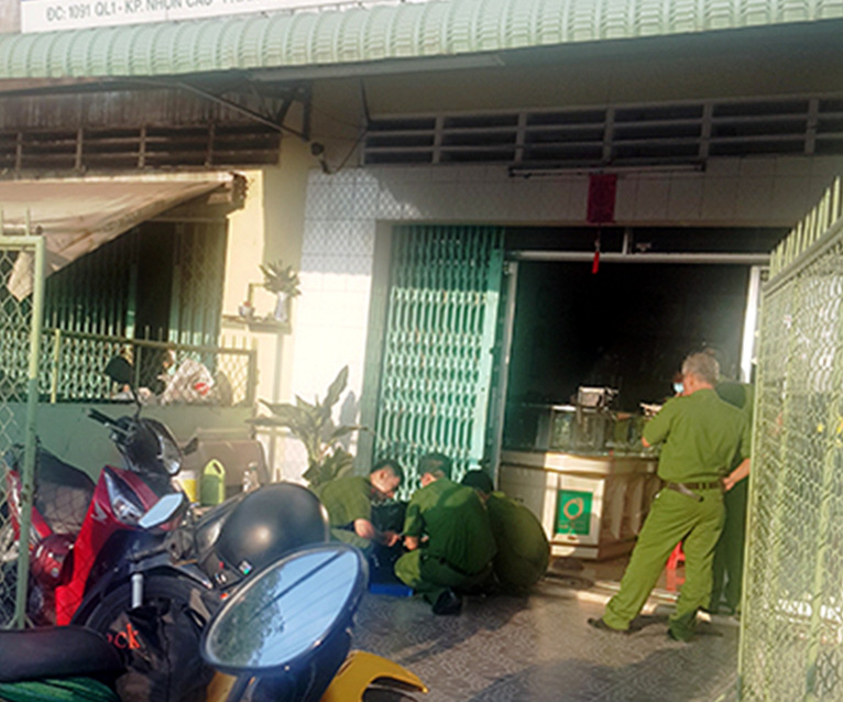 Bắt hai tên cướp tiệm vàng ở Long An