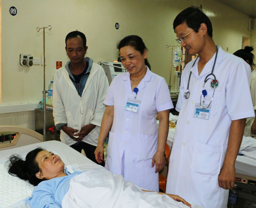 Cứu sống mẹ con sản phụ mang thai ngoài tử cung cực hiếm