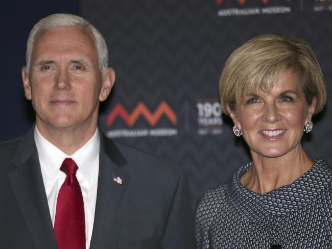 Phó Tổng thống Mỹ Mike Pence và Ngoại Trưởng Úc Bishop. Ảnh: AP