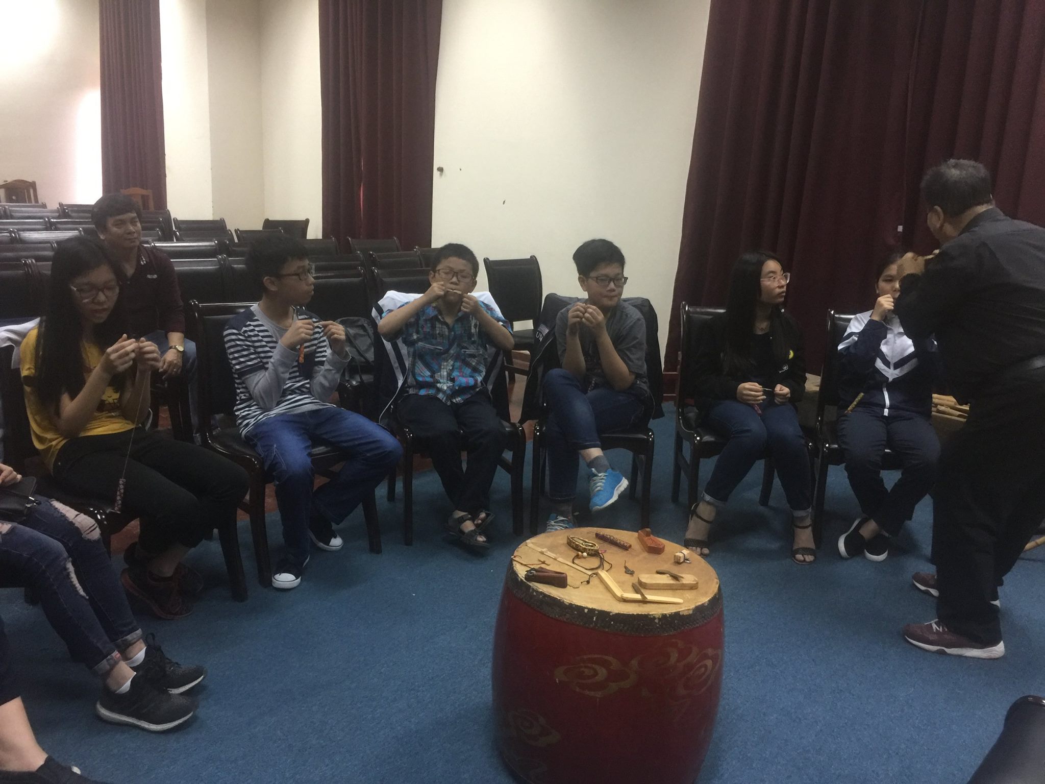 GS-TS Trần Quang Hải về nước dạy kèn môi và gõ muỗng