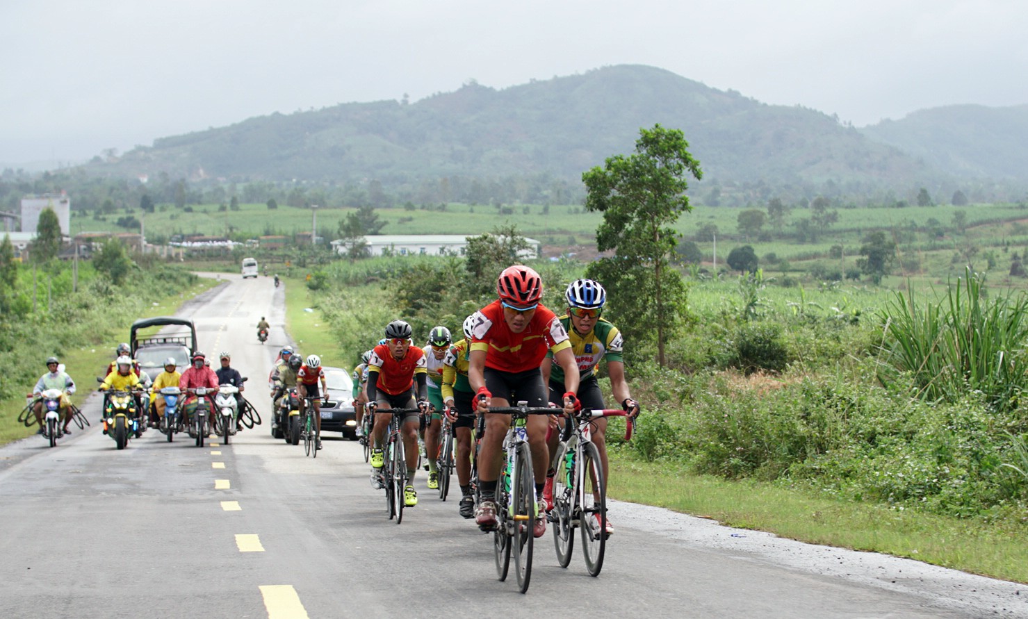 Phan Ho&agrave;ng Th&aacute;i lập c&uacute; đ&uacute;p chặng 3 BTV Cup - Ảnh 2.