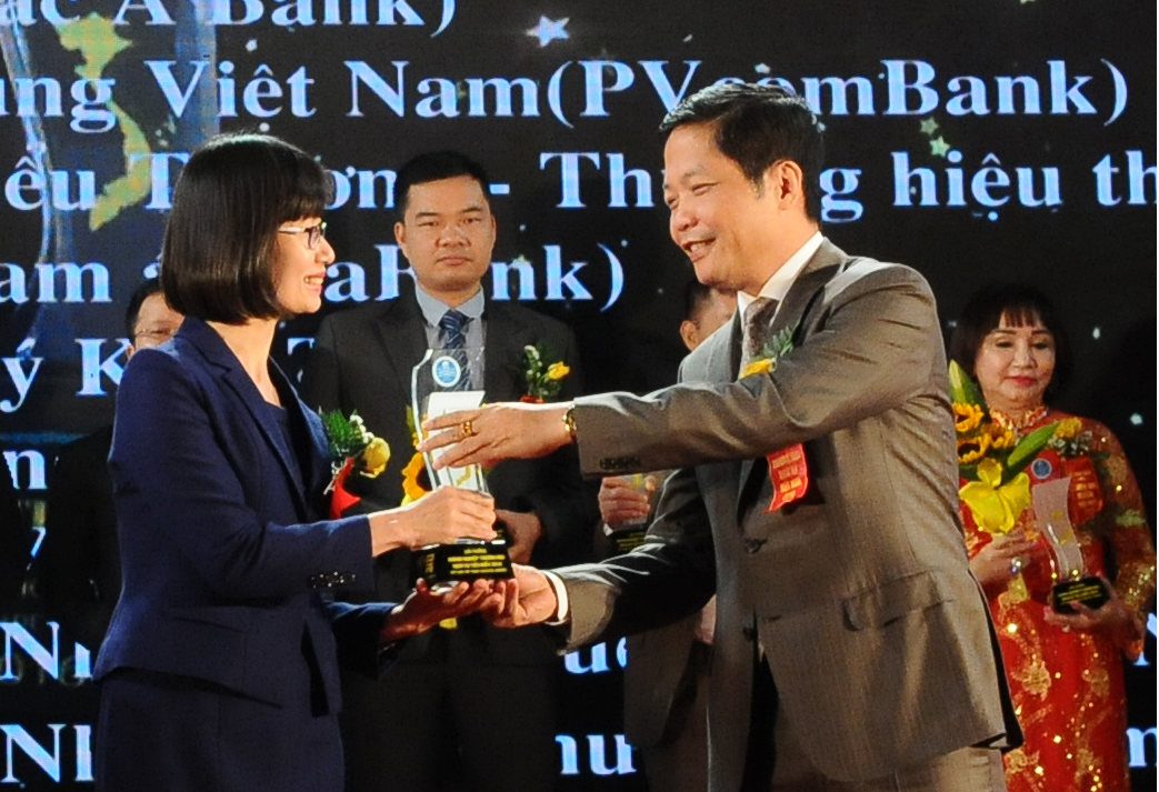 Prudential nhận giải “thương mại dịch vụ Việt Nam 2016”