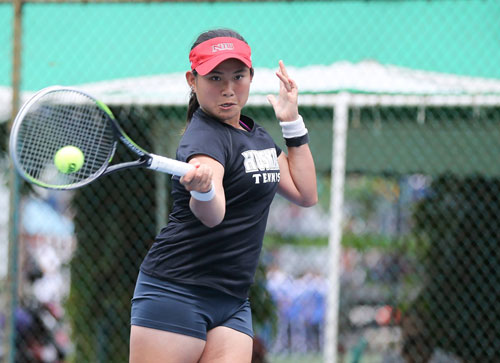 Đài Trang giúp chủ nhà vào vòng trong