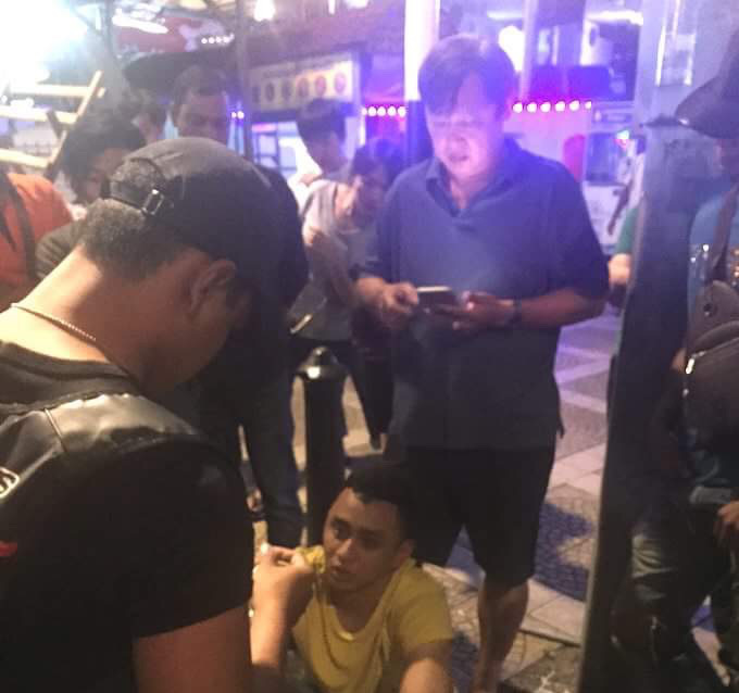 Thầy của Ánh Viên bị giật điện thoại tại Malaysia