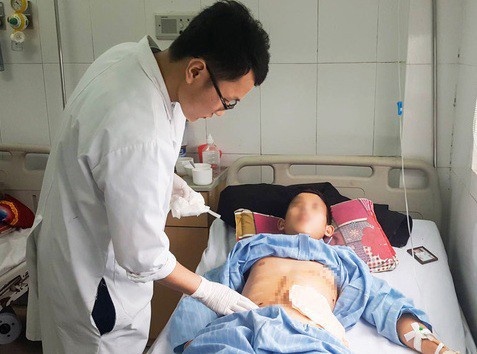 Cứu sống bệnh nhân bị 9 viên đạn bắn găm vào người