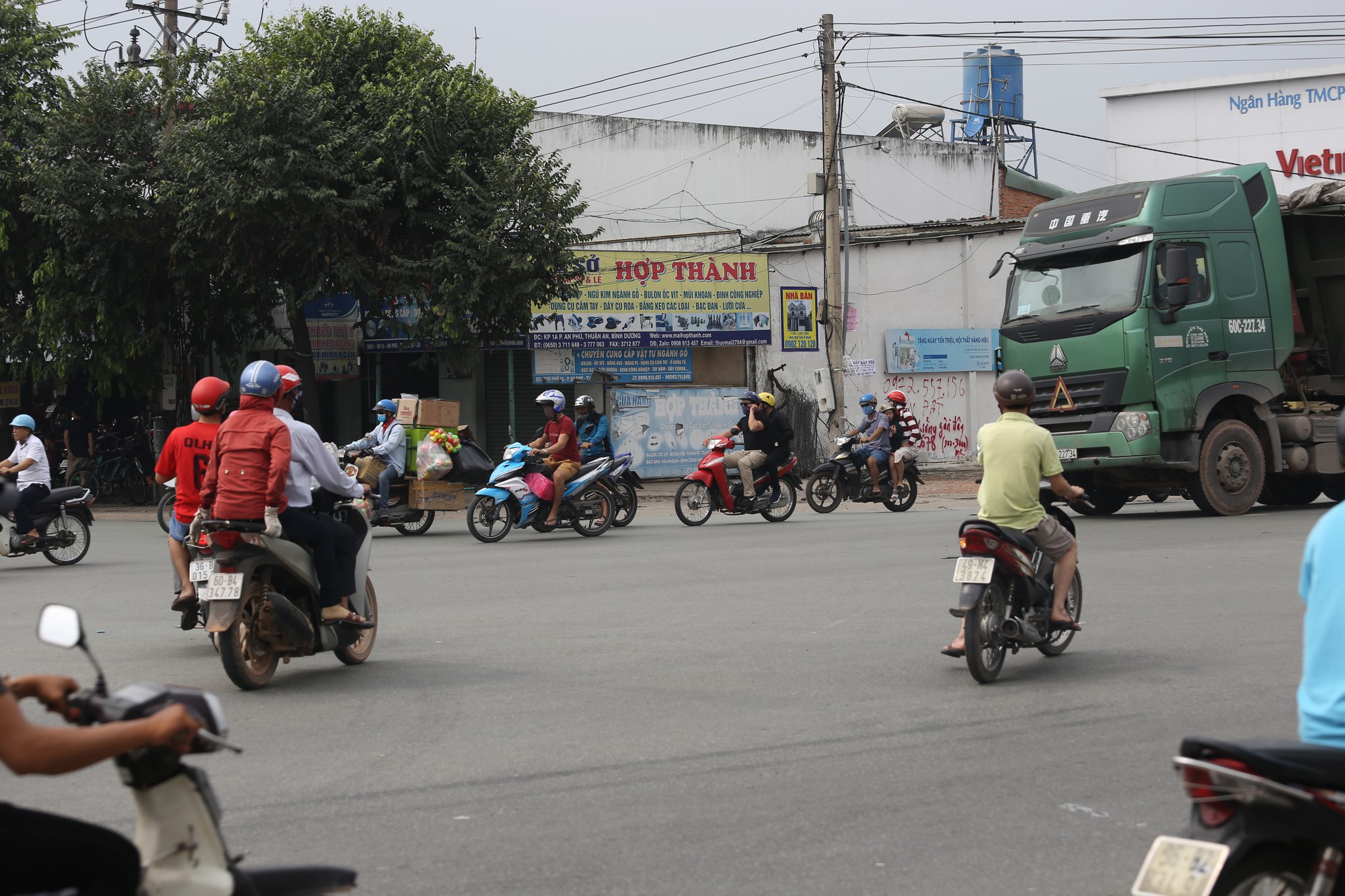 Người tấn công tới tấp CSGT là nhân vật có tiếng tăm? - Ảnh 1.