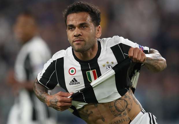 Alves đạt thỏa thuận sang Man City