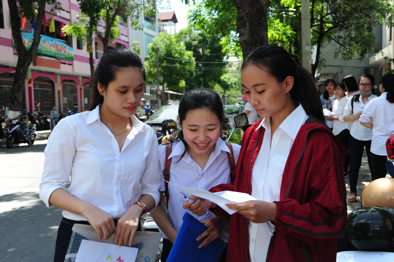 Nắng nóng khiến thí sinh Đà Nẵng ngất xỉu trong môn thi đầu tiên
