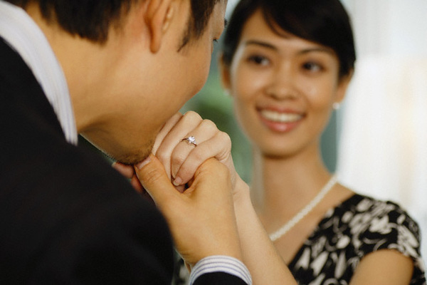 Kéo chồng trở về sau thời gian “say nắng”