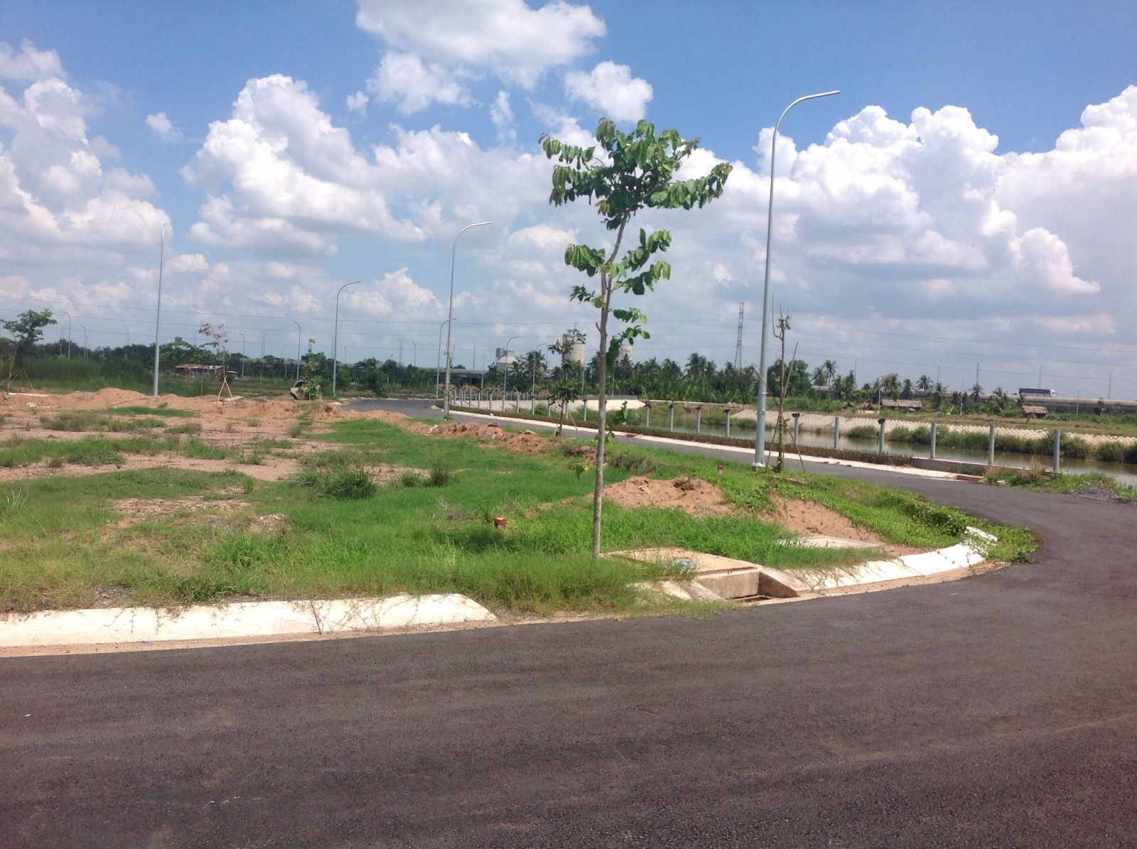 Cứ tưởng mua đất nền là lời, ít ai lường rủi ro này