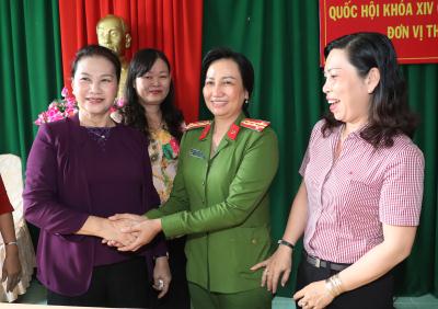 Về hưu vẫn bị cách chức, đau khổ lắm!