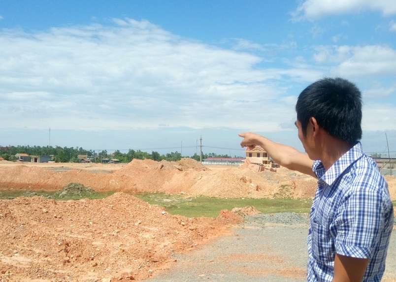 Kỷ luật nhiều c&aacute;n bộ &eacute;p d&acirc;n tr&iacute;ch lại tiền đền b&ugrave; - Ảnh 1.