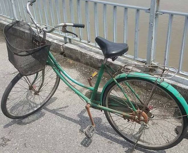 Bàng hoàng chứng kiến cô gái bất ngờ nhảy sông tự tử