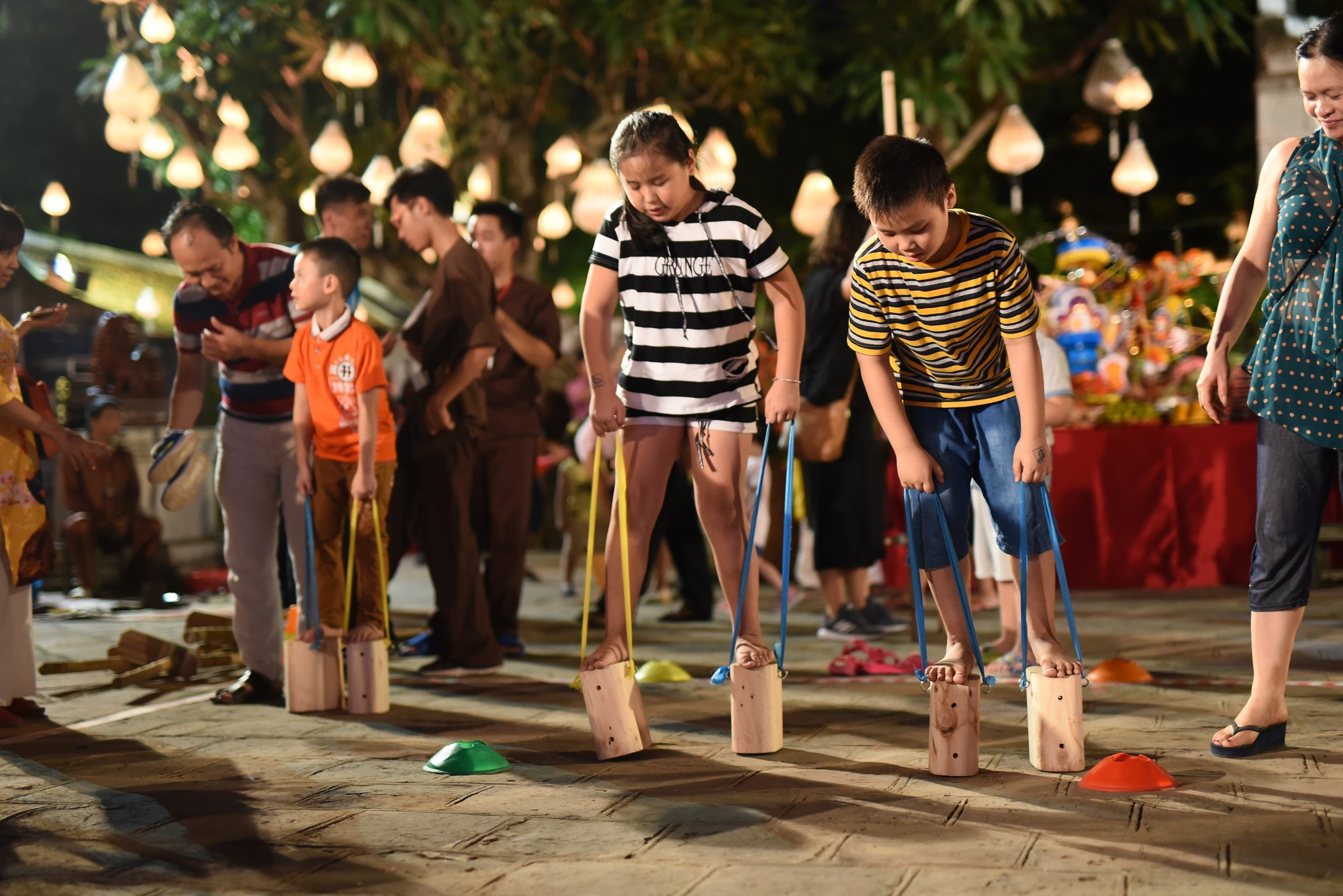 Quán Ăn Ngon phát hành bưu thiếp Thu Vọng Nguyệt quảng bá du lịch - Ảnh 7.