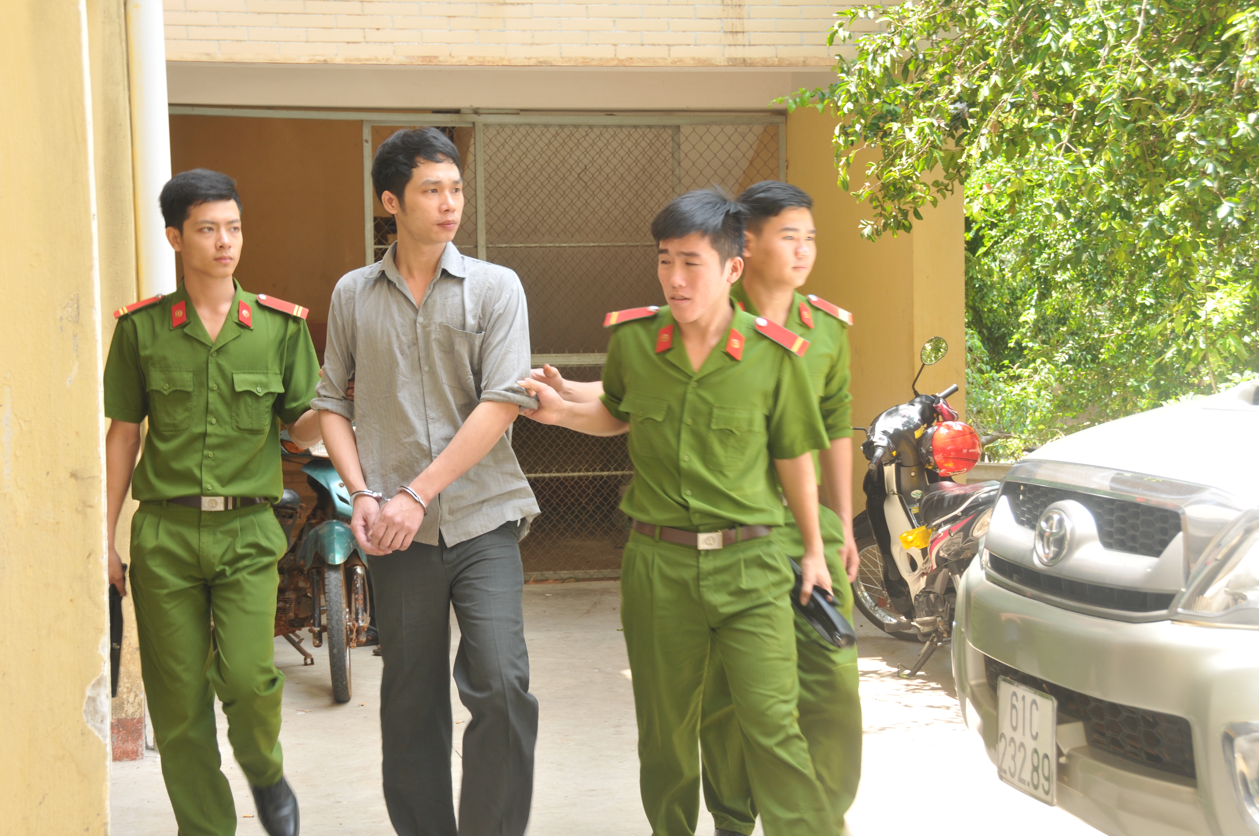 Giết bạn vì không cho mượn xe đi thăm bạn gái