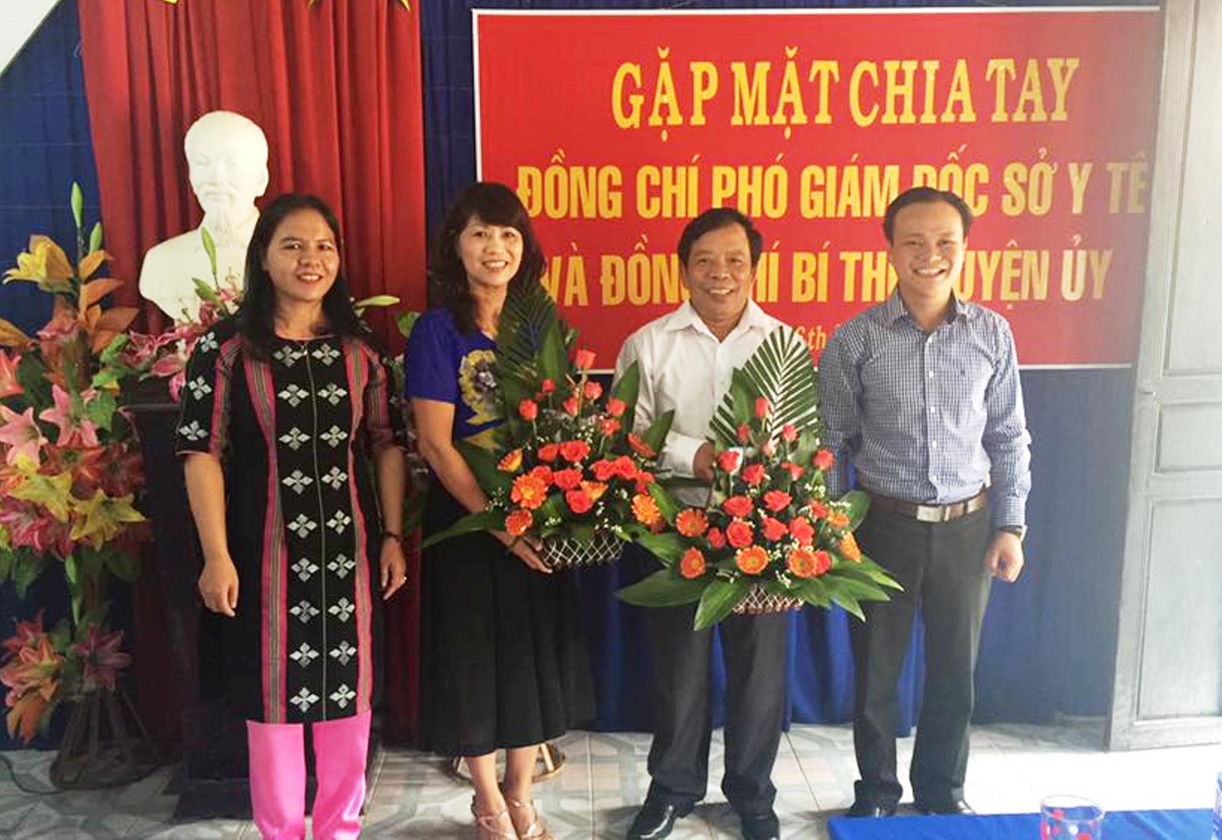 Anh em cột chèo làm quan: Bí thư huyện ủy được điều động nhận nhiệm vụ mới