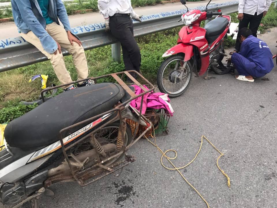 Xe máy dính đinh trên cao tốc bị "cắt cổ" 50.000 đồng/miếng vá