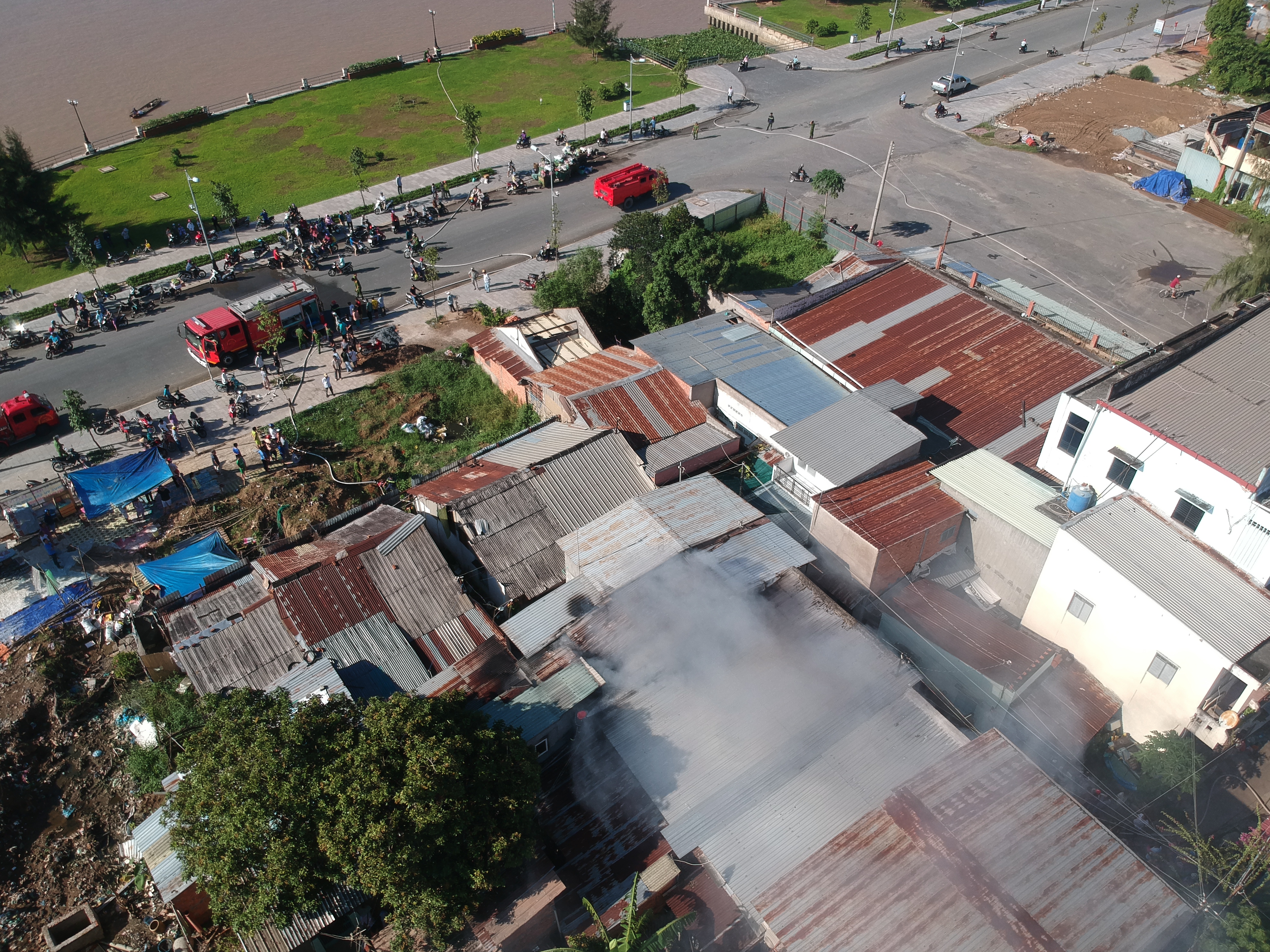 Cháy gần bến phà Rạch Miễu cũ - Ảnh 3.
