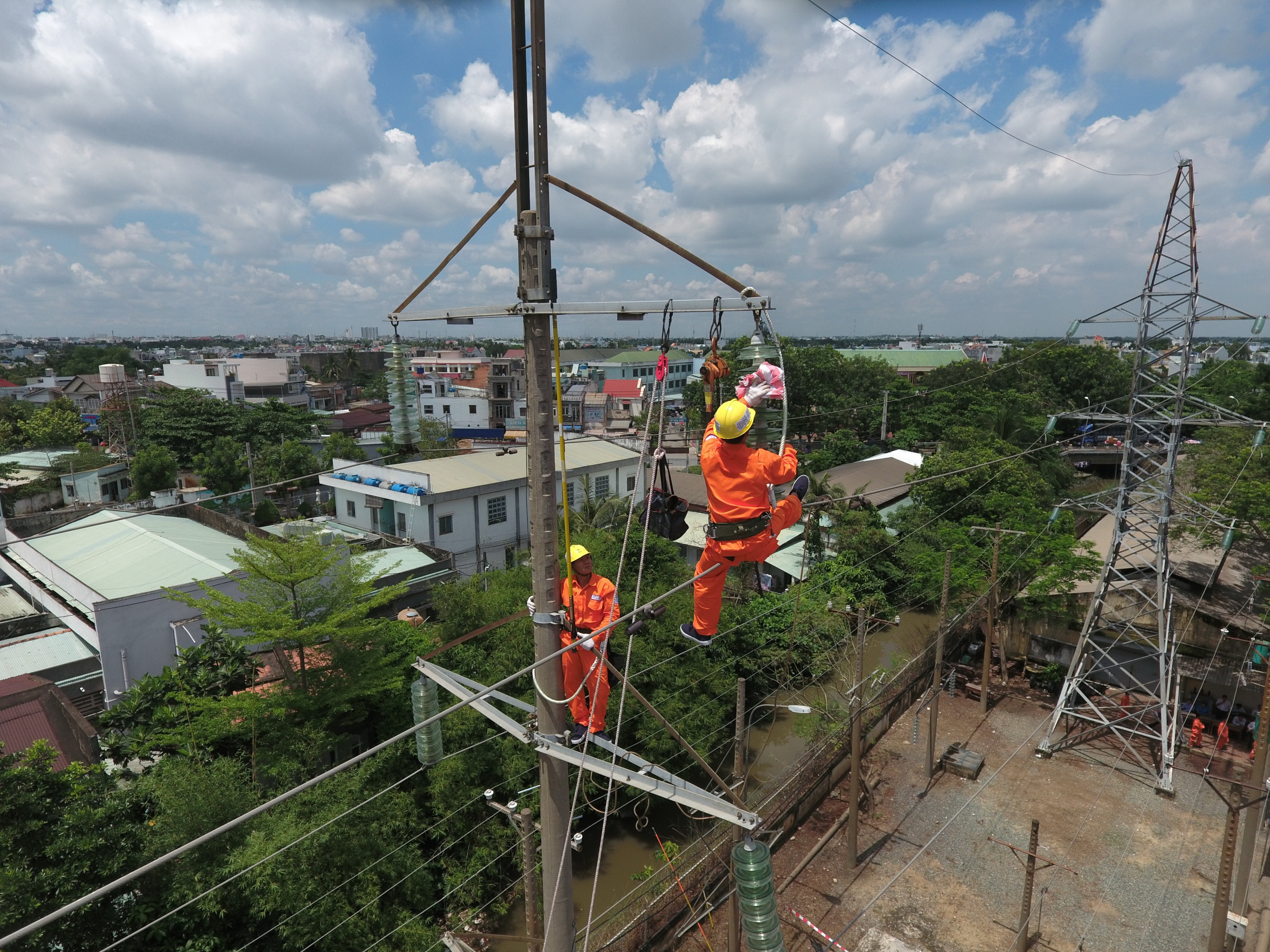 Điện lực miền Nam khai mạc hội thi thợ giỏi cấp tổng c&ocirc;ng ty - Ảnh 2.