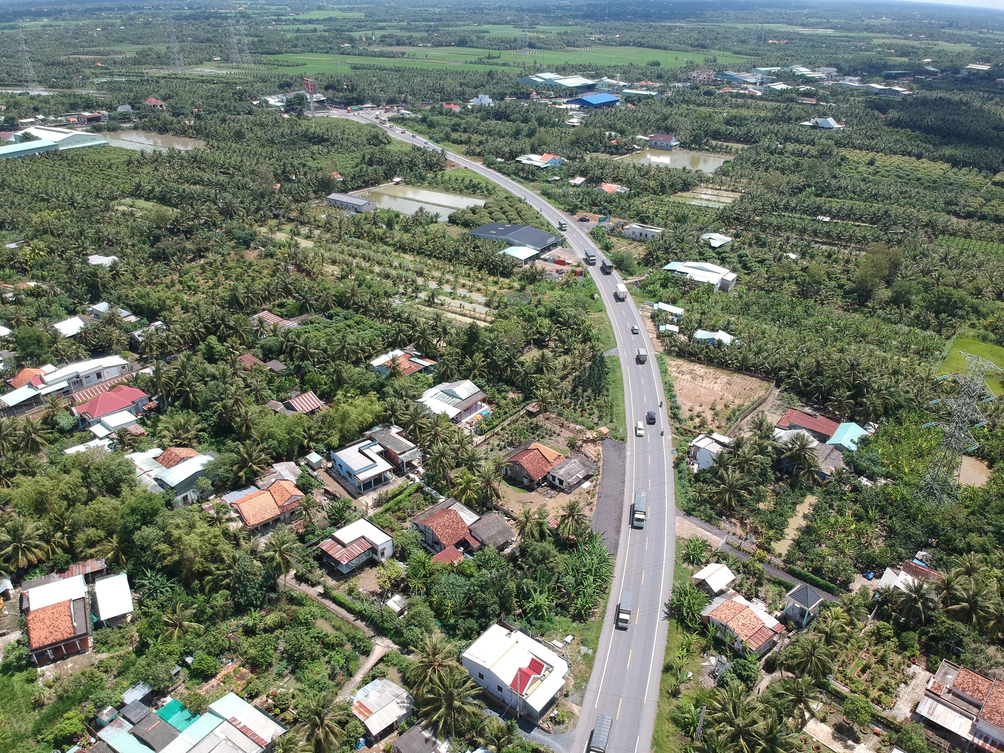 BOT Cai Lậy: Xe đi quốc lộ nhiều hơn đường tr&aacute;nh - Ảnh 2.