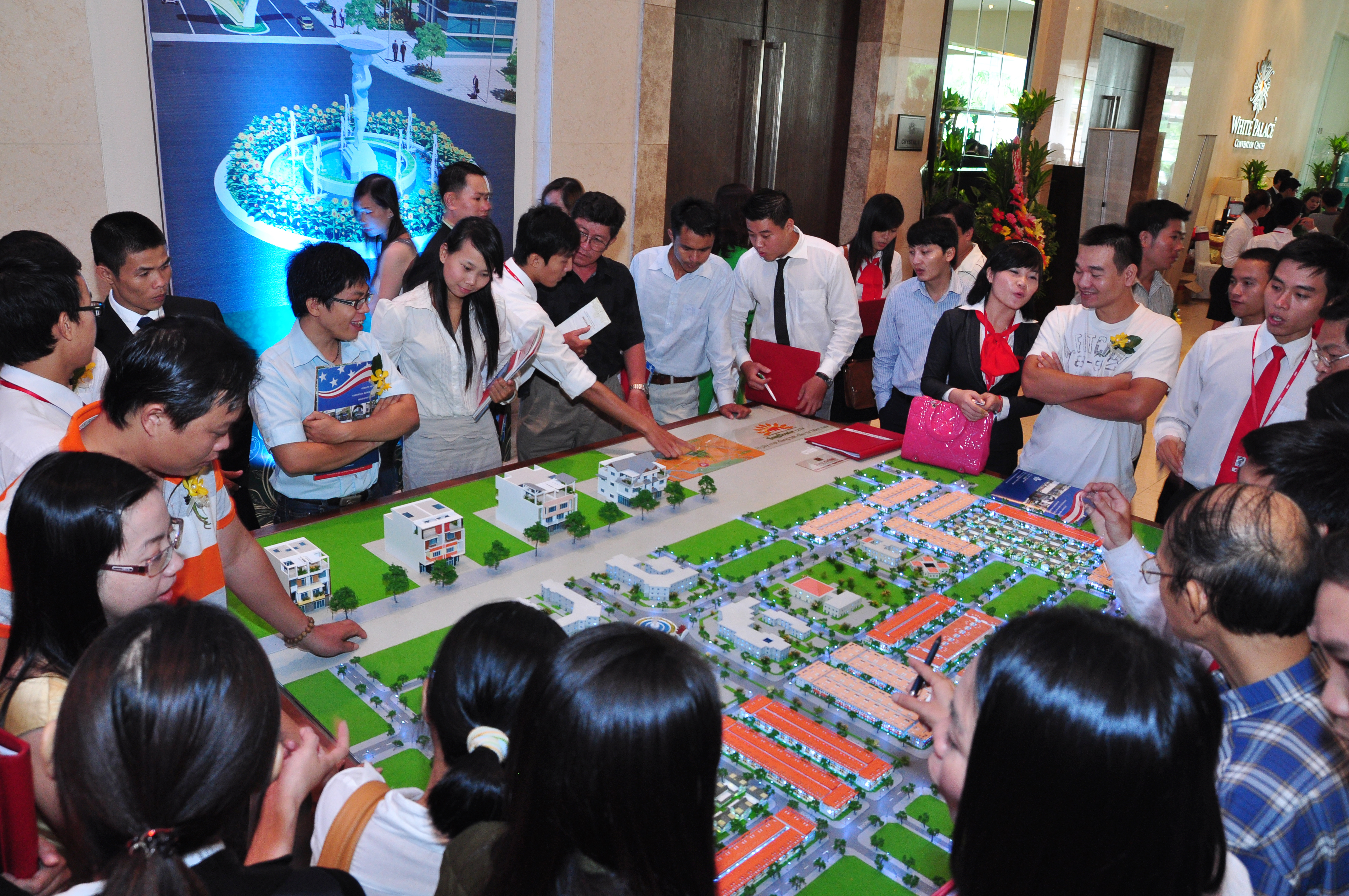 Nh&agrave; đất thời ế: Những chi&ecirc;u b&aacute;n h&agrave;ng xưa nay hiếm - Ảnh 1.