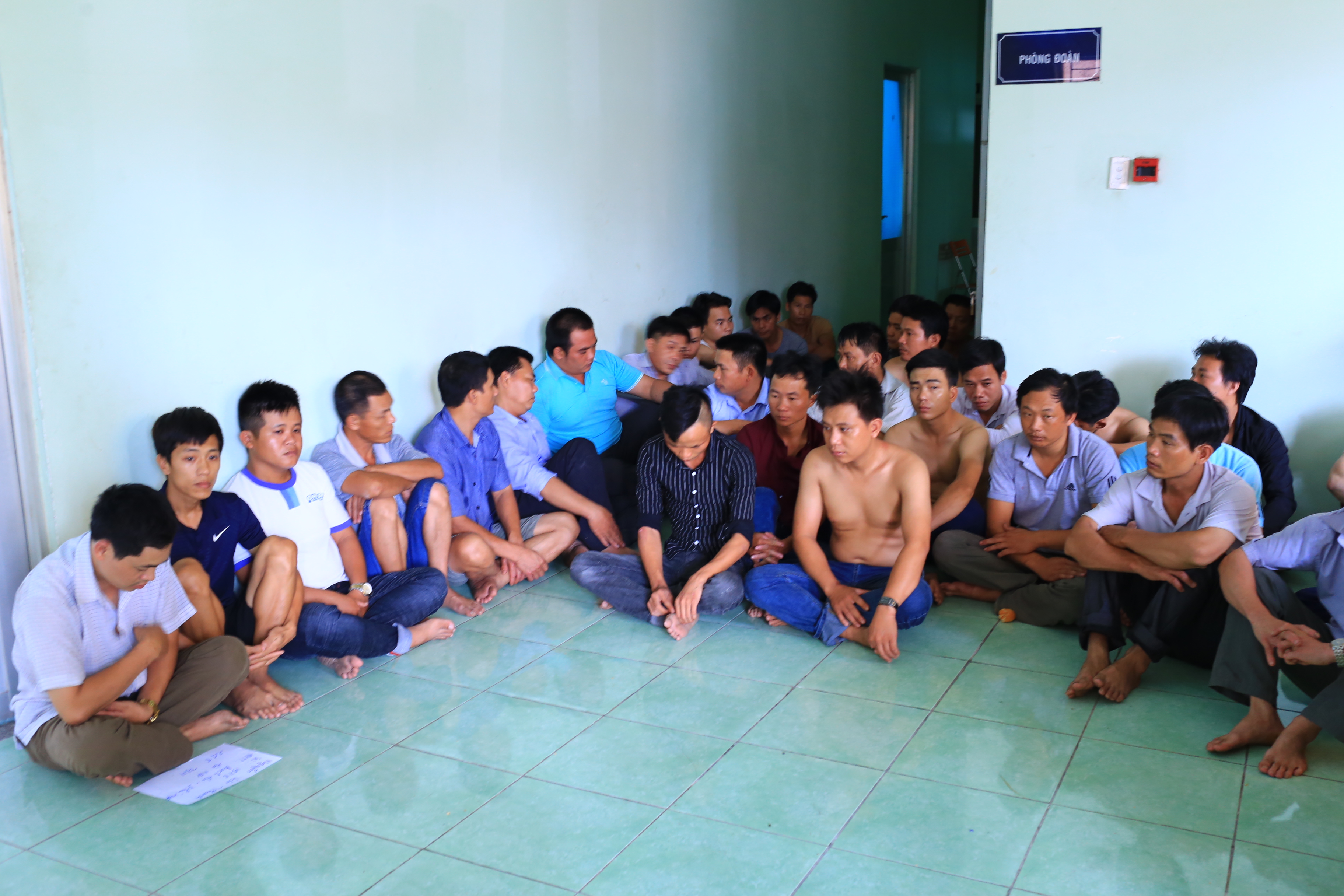 Sau tiệc mừng tân gia, 28 người bị bắt giữ