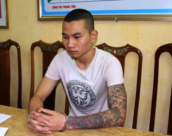 Trữ quả thuốc phiện ngâm rượu và chơi súng, thanh niên bị khởi tố