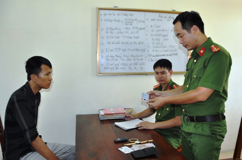 Đưa người tình đi khám thai, về bắt cóc con riêng để tống tiền