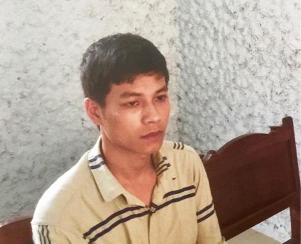 Đi ô tô tới đòi bảo kê, phang gãy chân đối thủ